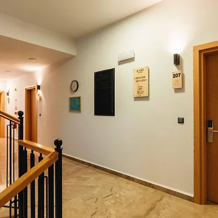 מלון Belci House 2*