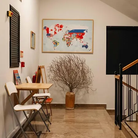 מלון Belci House 2*